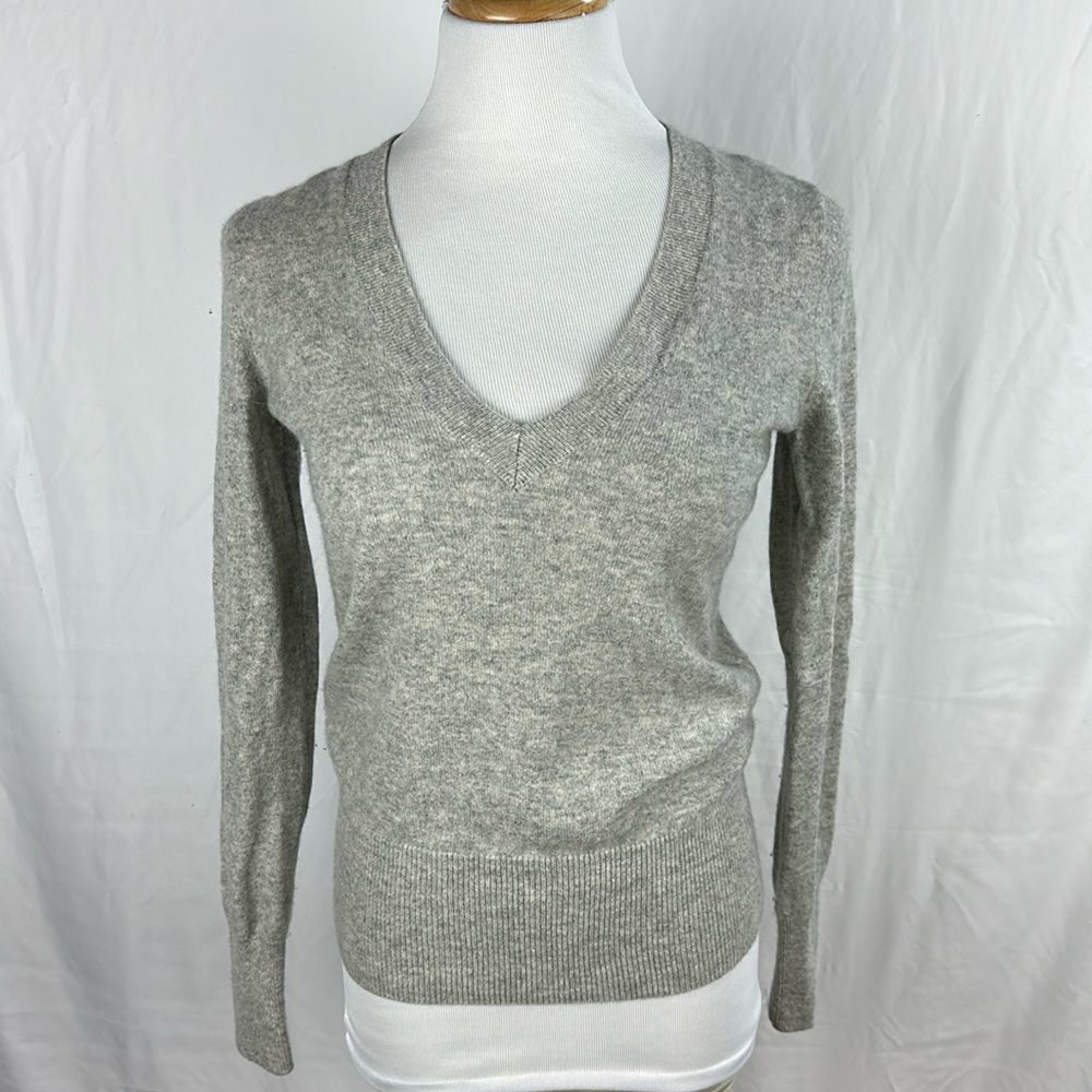 Banana Republic Cashmere V-Neck Gray Long Sleeved Sweater